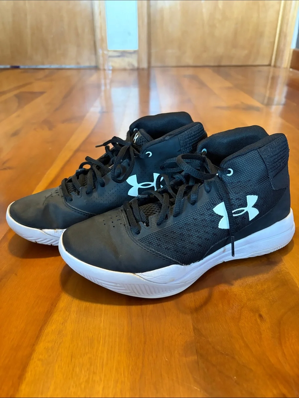 Boys Under Armour Black and White High-Top Sneakers - Size 8